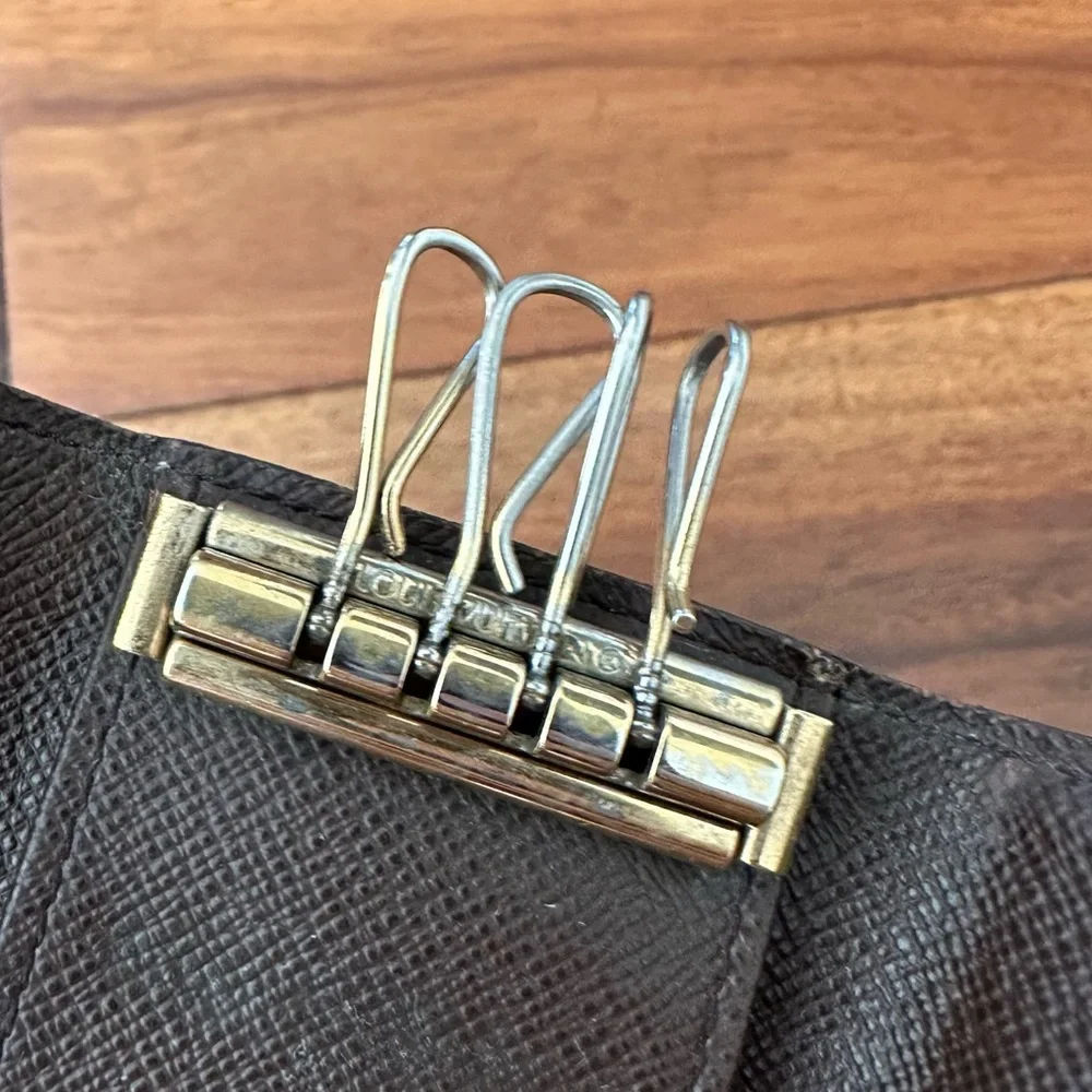 Vintage Authentic Louis Vuitton Damier Ebene 4 Key Holder - Unisex